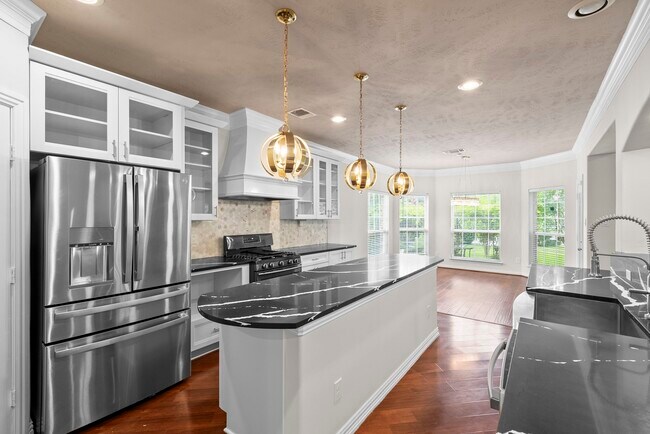 Building Photo - 5526 Darschelle Dr