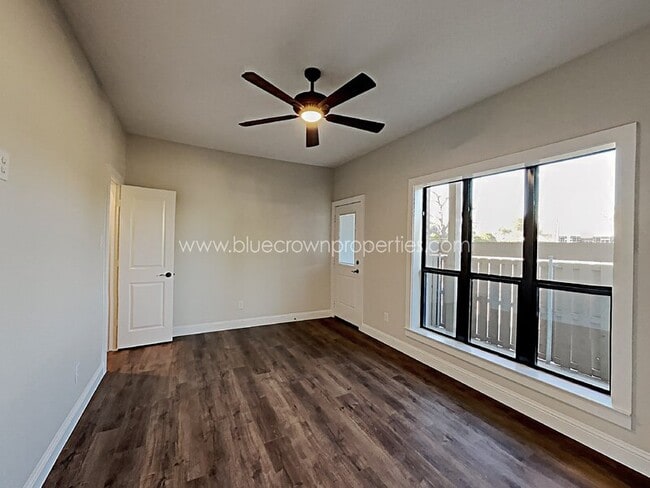 Building Photo - 10738 Park Village Pl