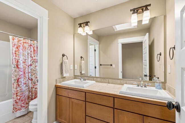 Building Photo - 5 Bedroom 3 Bath Home in Bothell Beaumont Sub Division $4300