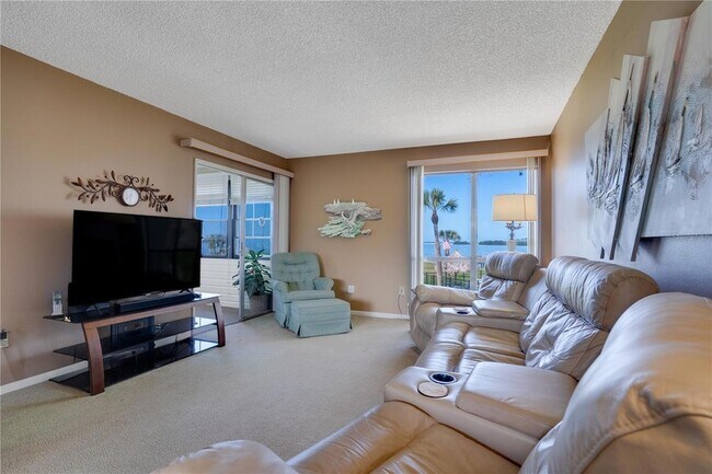 Building Photo - 656 Windrush Bay Dr