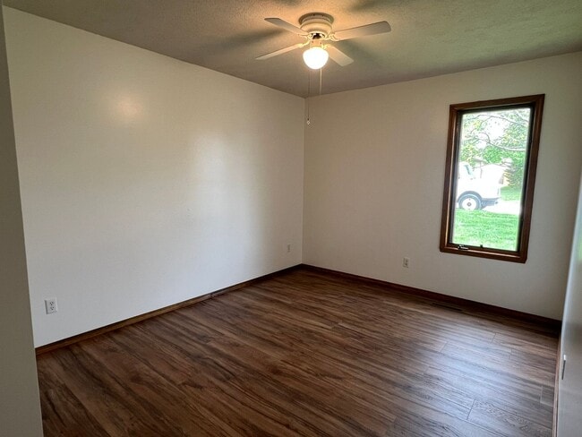 Building Photo - 3 Bed / 2 Bath in heart of Springfield