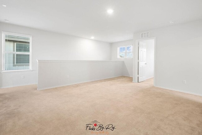 Building Photo - 279 Zuma Dr