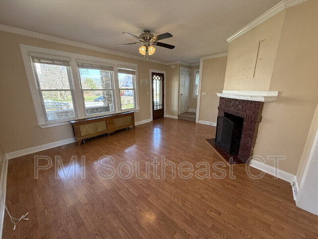 Building Photo - 86 School St