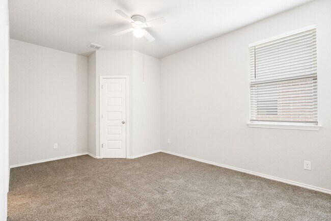 Building Photo - A rare true dual-suite floorplan in Alamo Ranch — two private en-suite bedrooms, single-story liv...