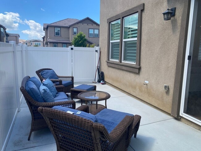 Building Photo - 40578 Birchfield Dr