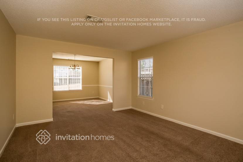 Building Photo - 572 Lakewater View Dr