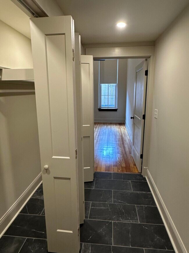 Building Photo - 307 W Main St