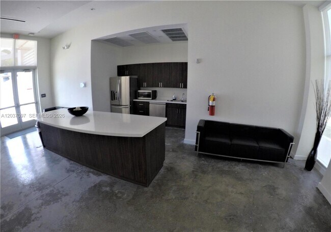 Building Photo - 14951 Royal Oaks Ln