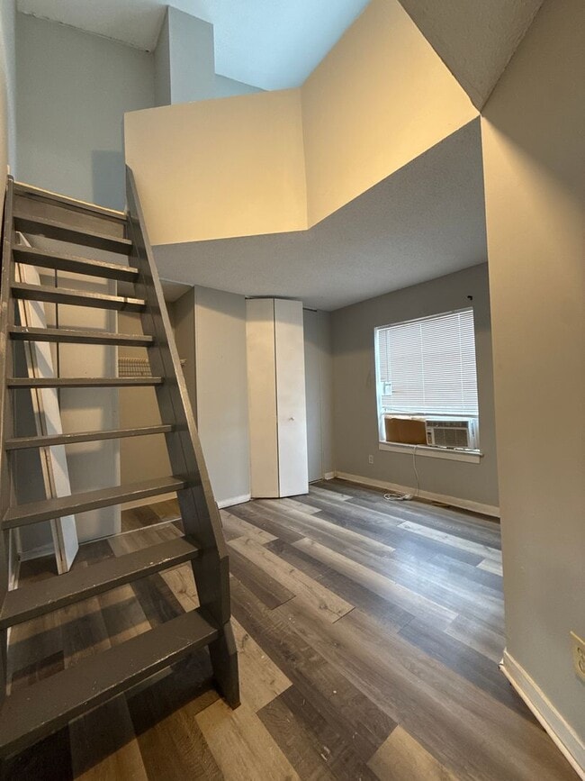 Building Photo - 4 bed 2 bath in Decatur!