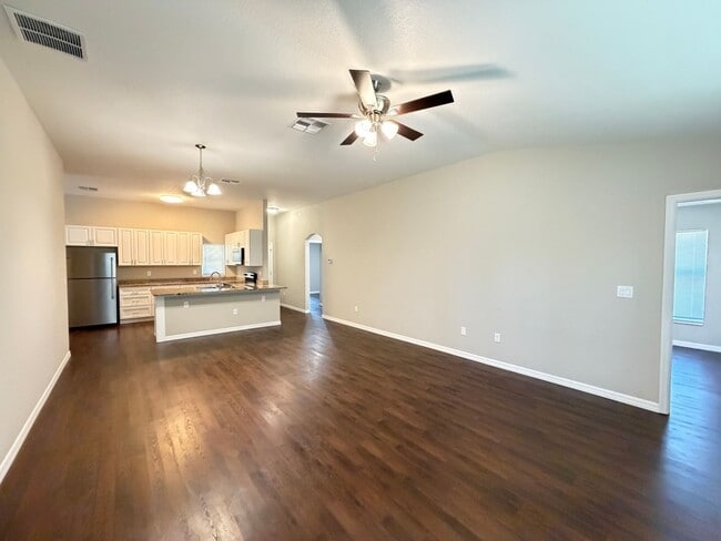 Building Photo - Spacious 3BR Home in Ocala | No HOA + Pet Friendly
