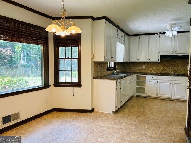 Building Photo - 5433 Wydella Rd SW