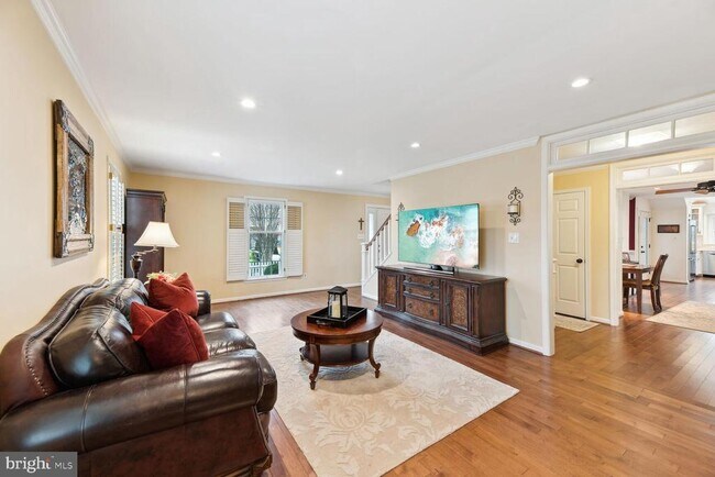 Building Photo - 6603 Forsythia St