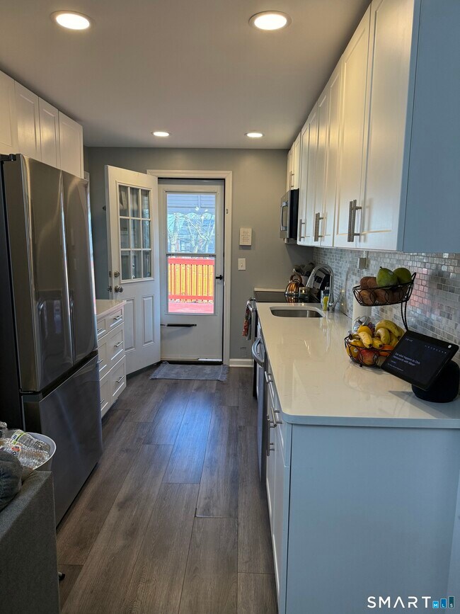 Building Photo - 507 Queen St