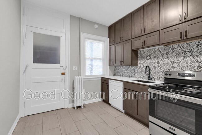 Building Photo - 77 Richmond Ave