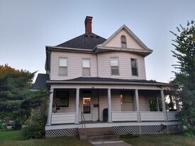 Building Photo - 443 Walnut St