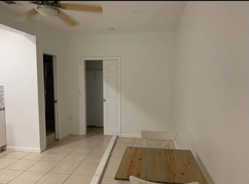 Building Photo - 973 NW 9th Ct