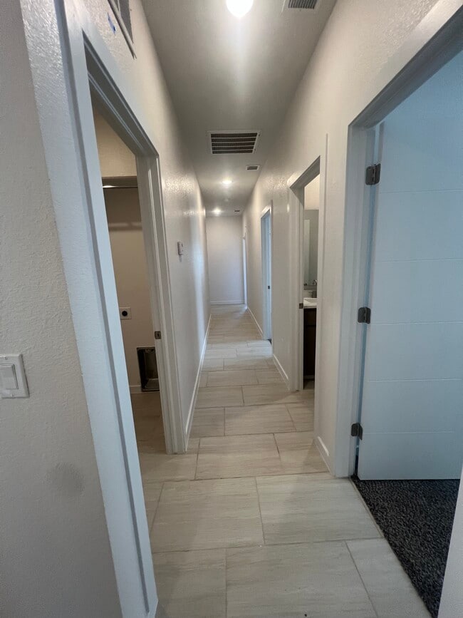 Building Photo - 12249 Bahjat Dr
