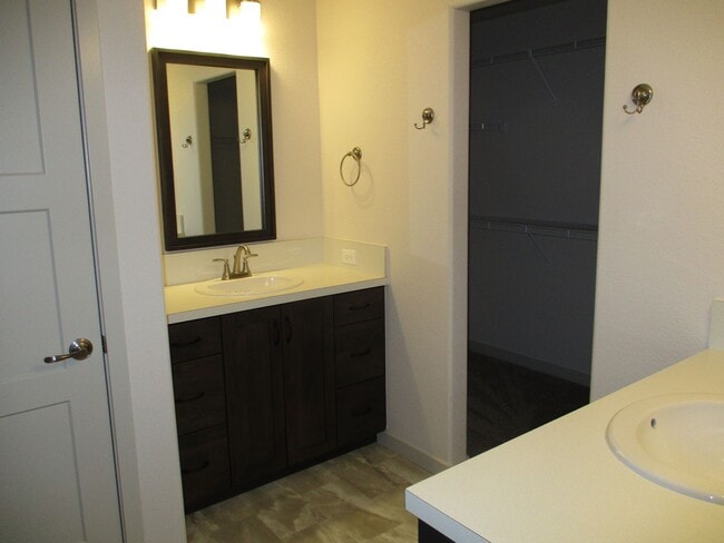 Building Photo - 1147 Smt Vis Dr