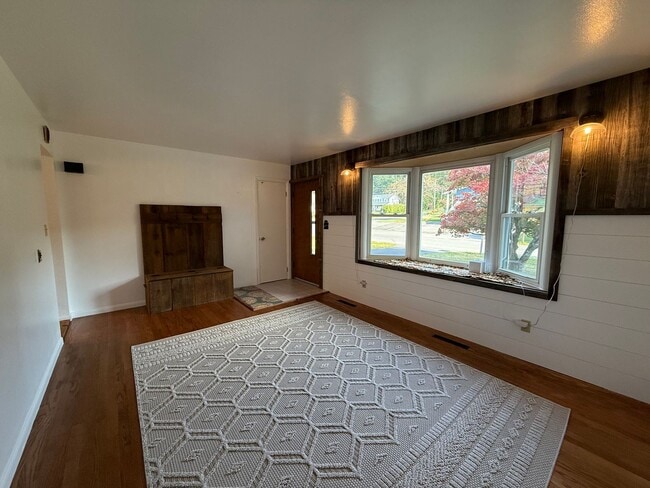 Building Photo - Spacious Rural Ranch!