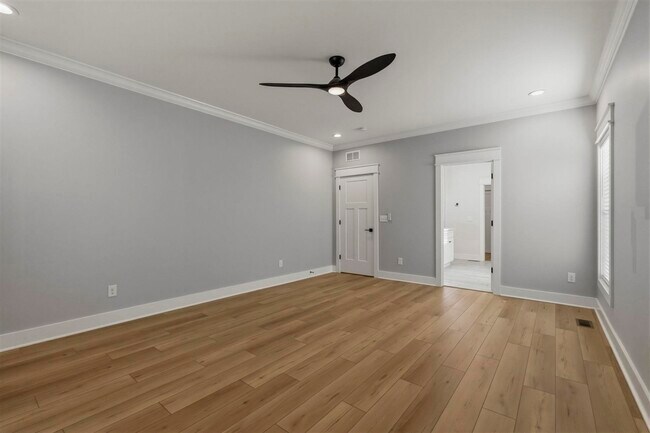 Building Photo - 633 Village Way