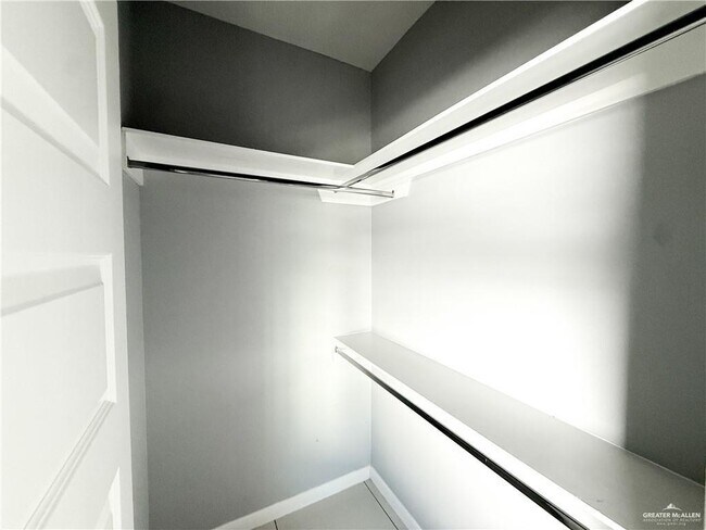 Building Photo - 1602 Angelina Dr