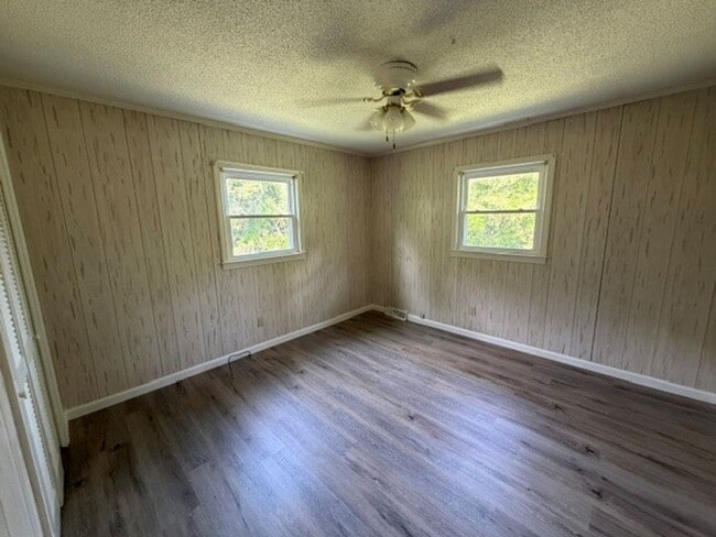 Building Photo - NEW RENTAL LISTING - TAYLORSVILLE