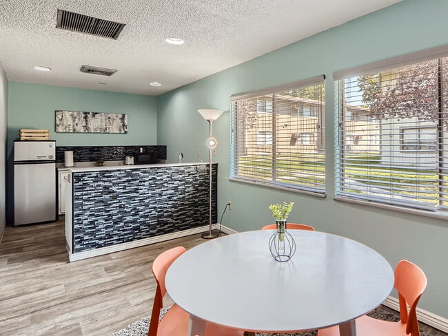 Community Kitchen Area - Country Green Apartments