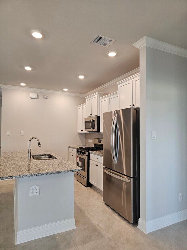 Building Photo - 400 Camino Bay Dr