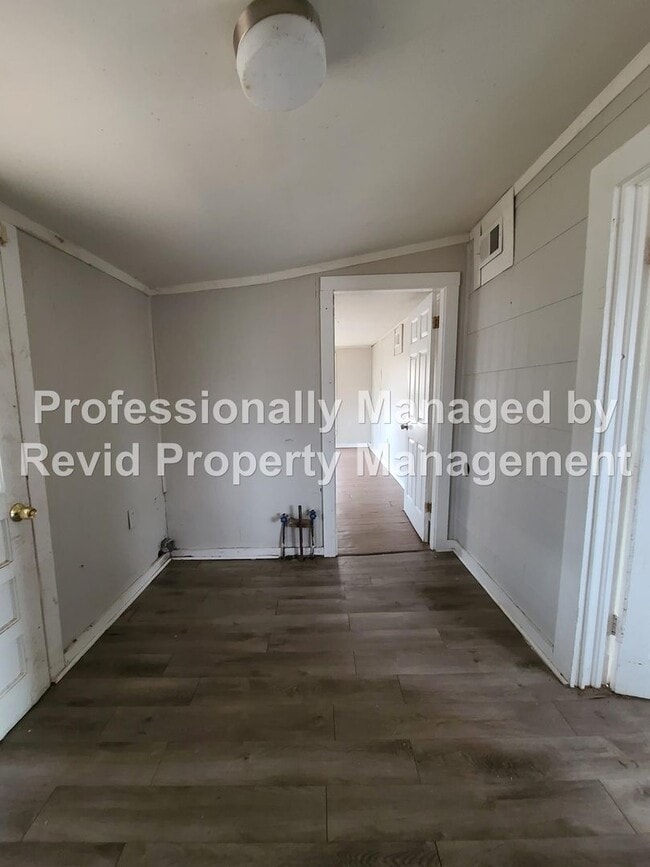 Building Photo - Section 8 Accepted!!