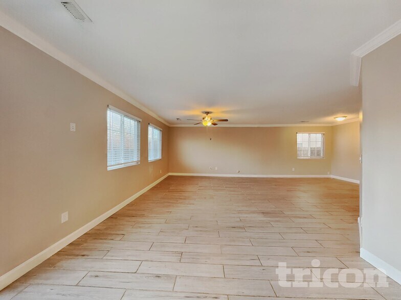 Building Photo - 3733 Eskdale Dr