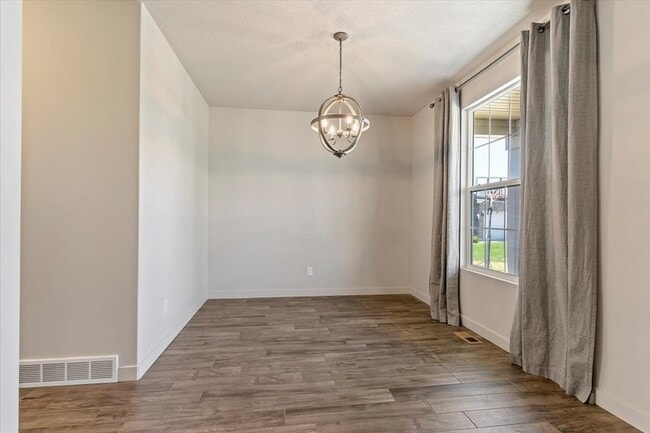 Building Photo - 1549 W 650 S