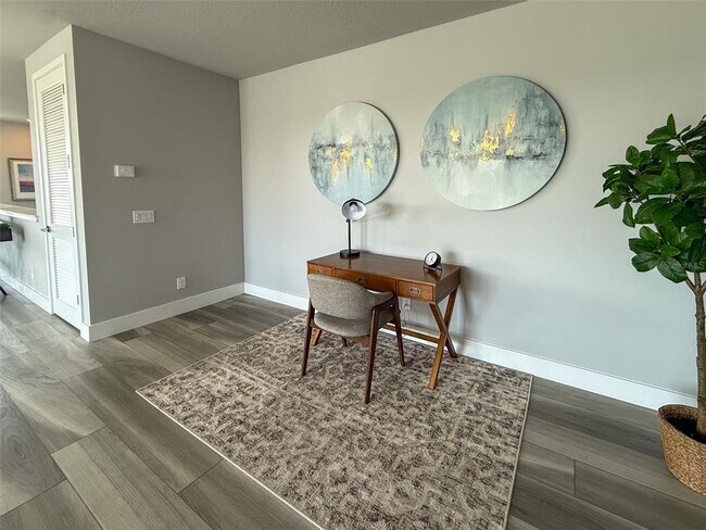 Building Photo - 7770 Sandy Ridge Dr