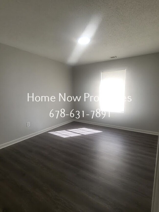 Building Photo - Spacious 4BR Home + Bonus Rooms in Mainstr...