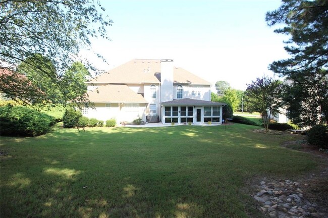 Building Photo - 1060 River Valley Dr