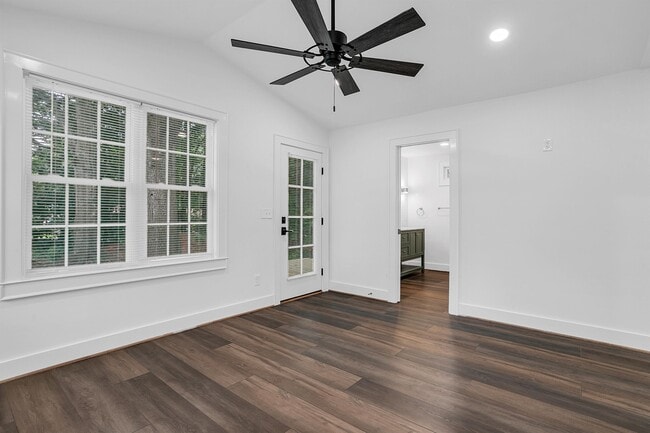 Building Photo - 109 Augusta St