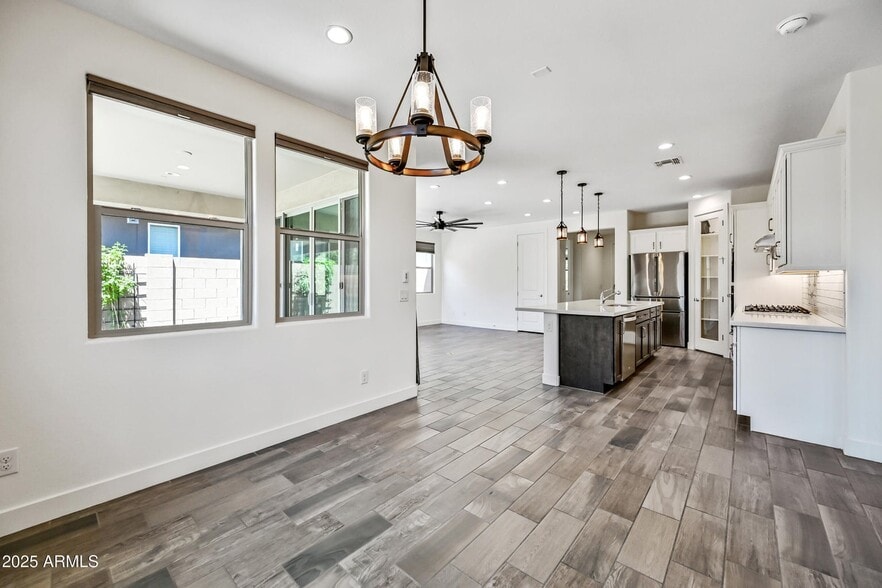Building Photo - 17163 W Thousand Oaks St