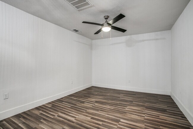 Building Photo - HYA Live Oak