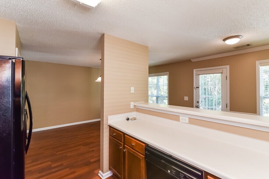 Building Photo - 3856 Pine Village Pl