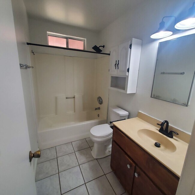 Building Photo - Cozy 2 BR in Brawley