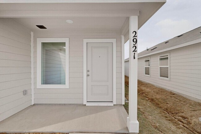 Building Photo - 3 Bedroom, 2 Bath Single-Story Lennar Home in Eastland Community