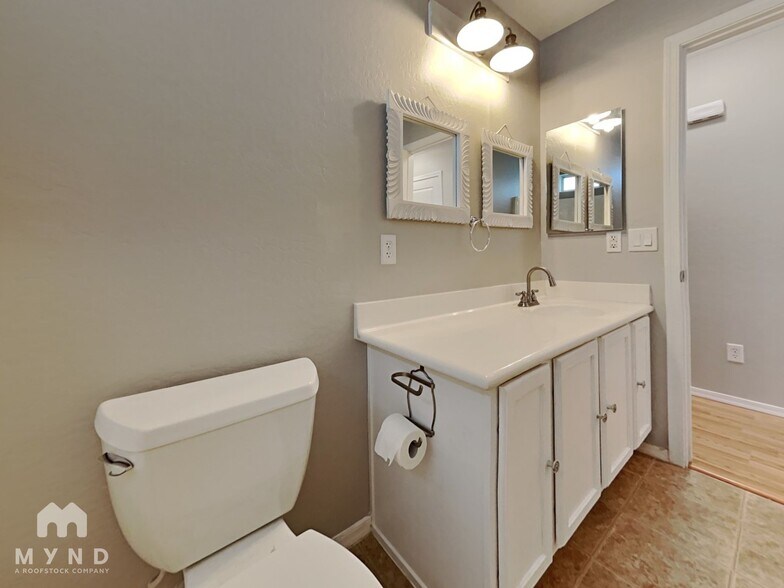 Building Photo - 1423 E Poncho Ln