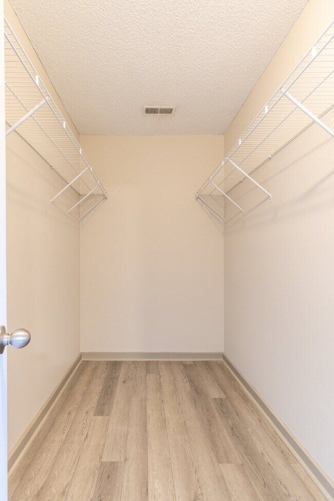 Building Photo - Fully Renovated 2-Bed Condo in Lake Wylie Woods – Prime Location with Community Amenities! $1,850...