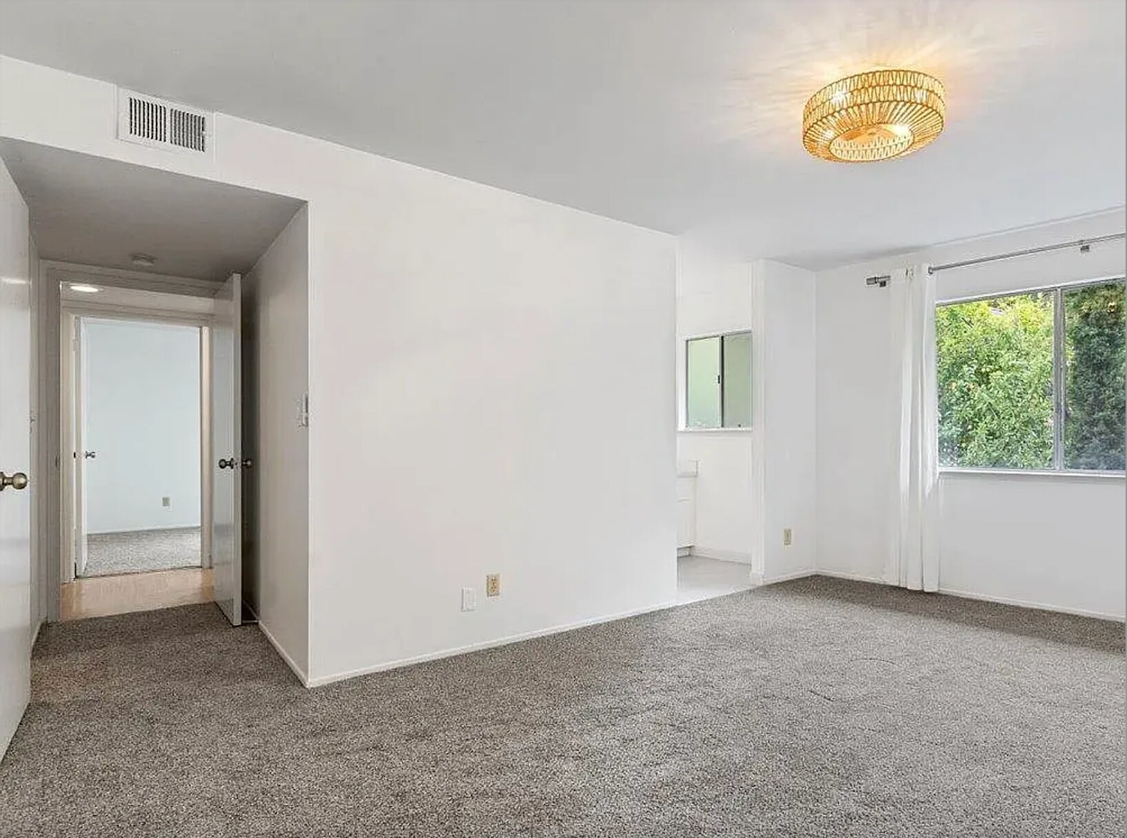 Building Photo - 7620 Mountain Blvd