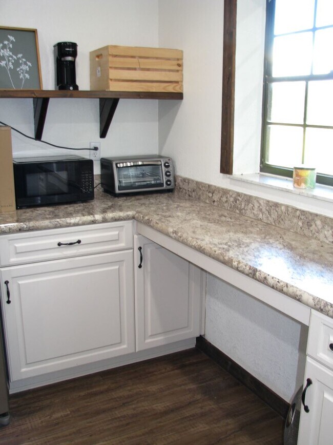 Building Photo - Beautiful 11.16 Acre Farm with Lots of Amenities!