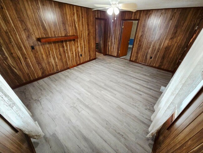 Building Photo - Charming Rental Opportunity in Burlington