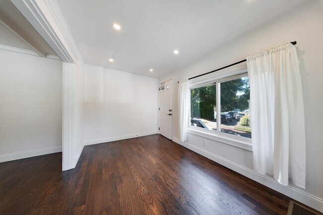 Building Photo - 45 Randlett St