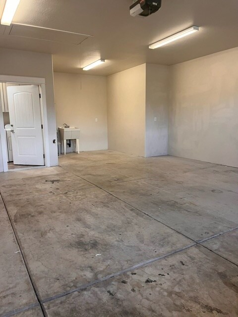 2-car garage - 1133 Boulder Ridge St