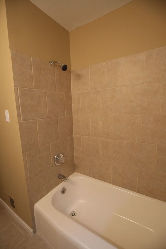 Building Photo - 2816 8th St NE