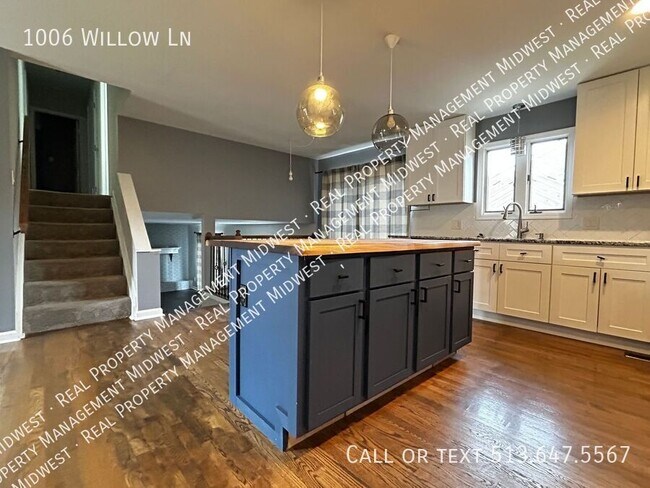 Building Photo - 1006 Willow Ln