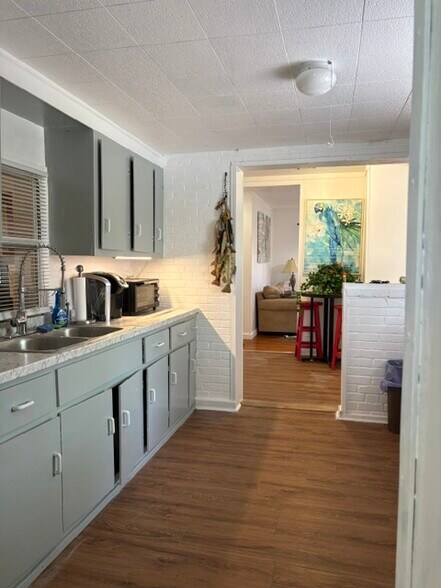 Building Photo - 1106 Fairland Ave